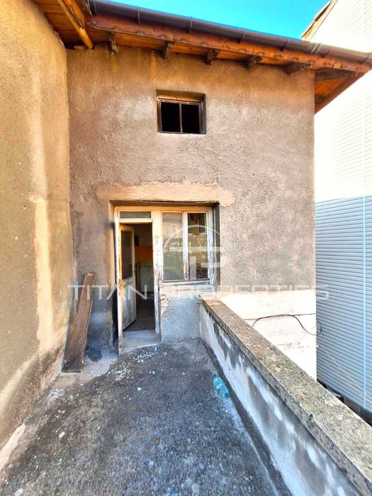 Двуетажна къща в Кричим