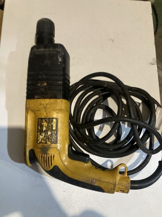 Rotopercutor Dewalt 650w cu defect