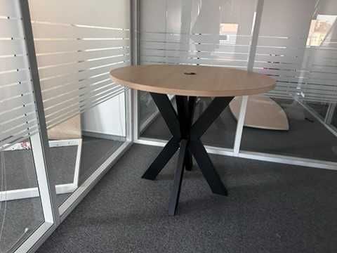 Кръгла маса с метална основа – Ø90×75 см