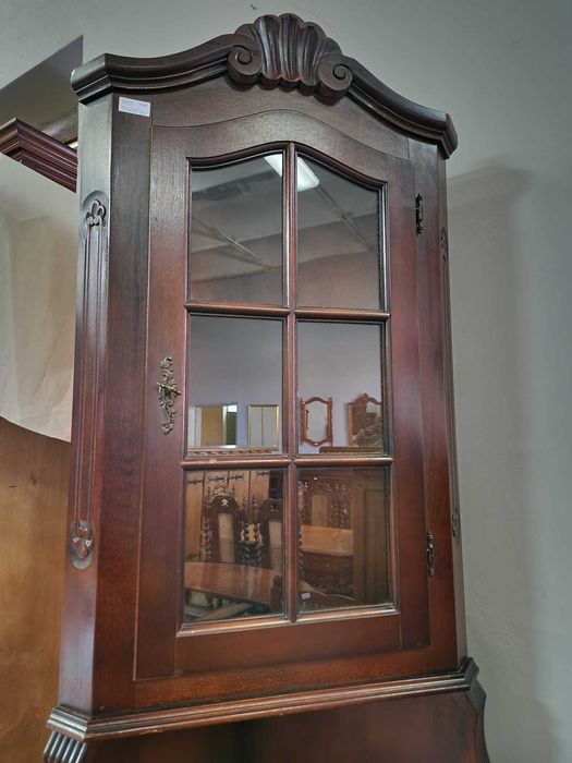 Ъглова витрина от две части