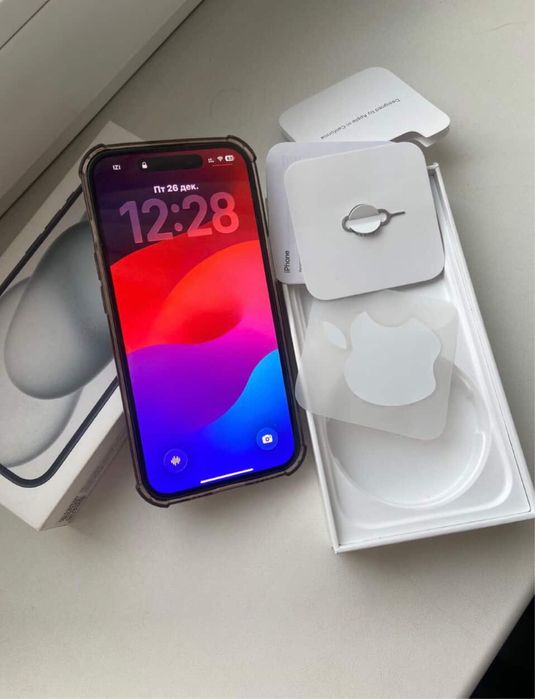 Продам Iphone 15 память 128 GB