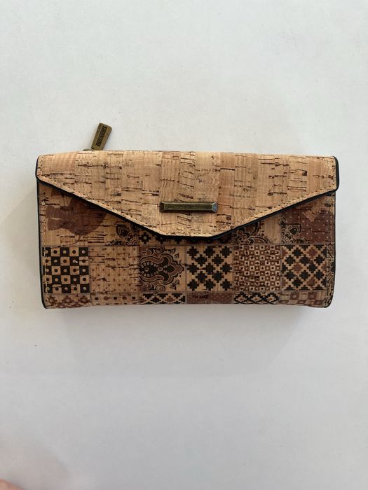 Чисто ново портомоне