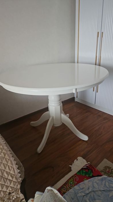 Продается круглый стол