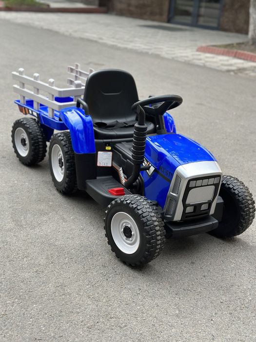 Детский синий трактор