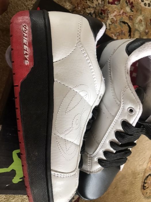 Кроссовки роликовые  и ролики на обувь