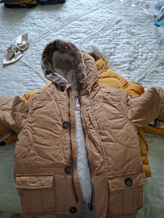 Продавам запазени якенца 10 евро