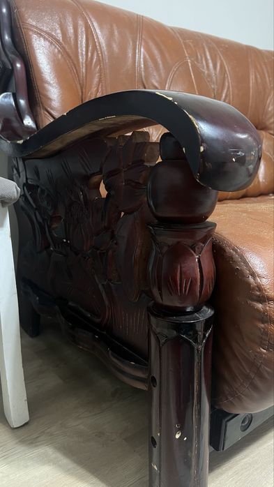 Диван в винтажном стиле