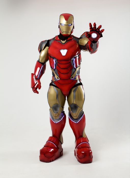 Продаются костюмы и реквизиты для праздников!