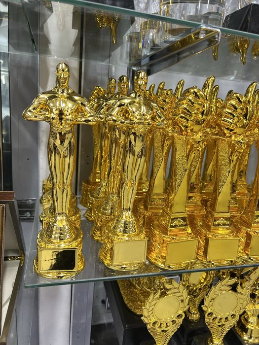 Статуэтки  и награды