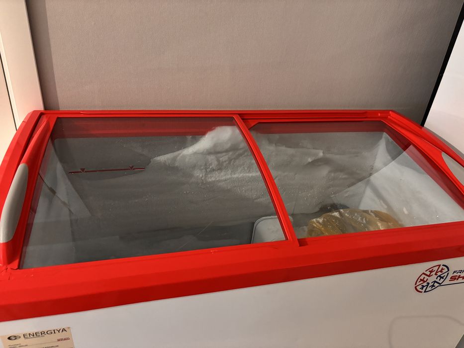 продам витринный морозильник