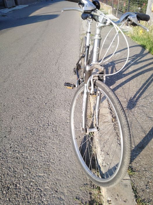 Vind bicicleta Giant de dama cu roti de 28