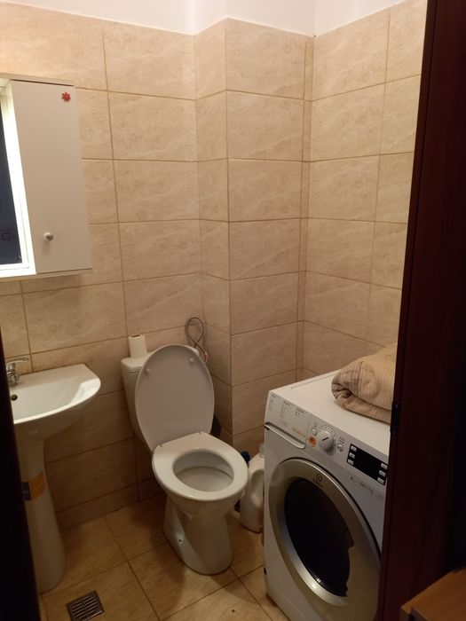 Închiriez apartament 3 camere