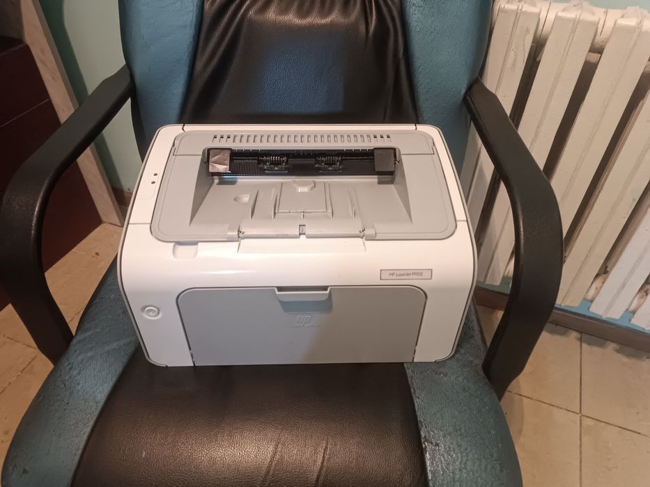 Принтер НР 1102 продам
