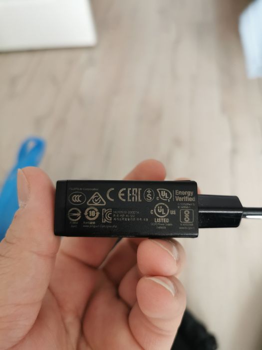 Продам зарядку от Fujifilm XT-3