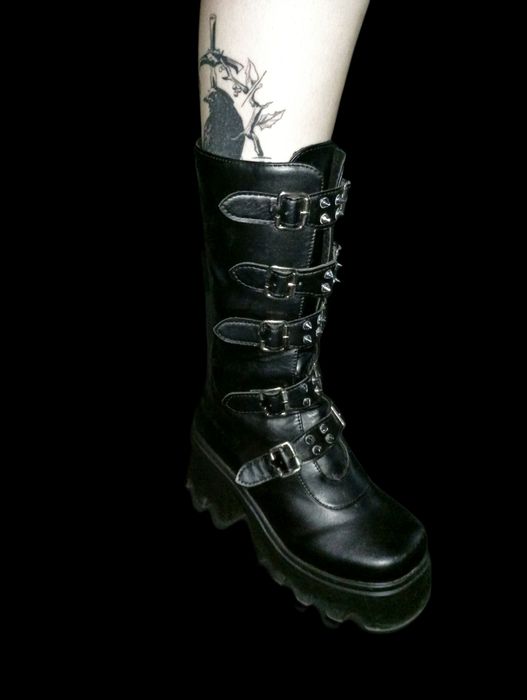 Продам ботинки на высокой платформе