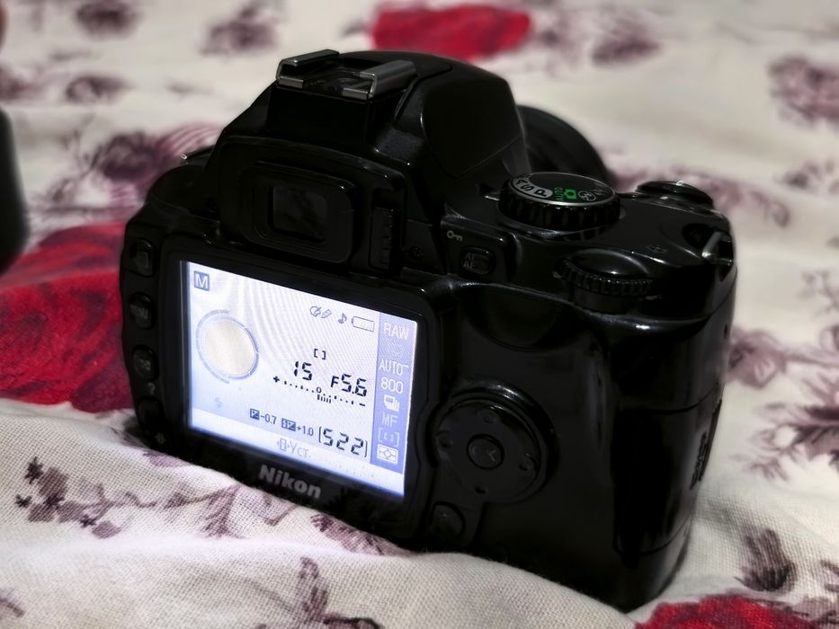 nikon d40 состояние средне хорошее
