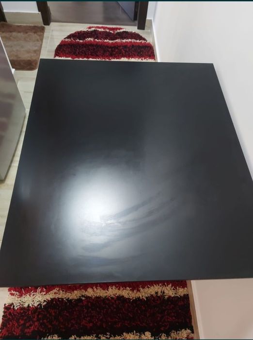 Masă nouă și perne cu fulgi