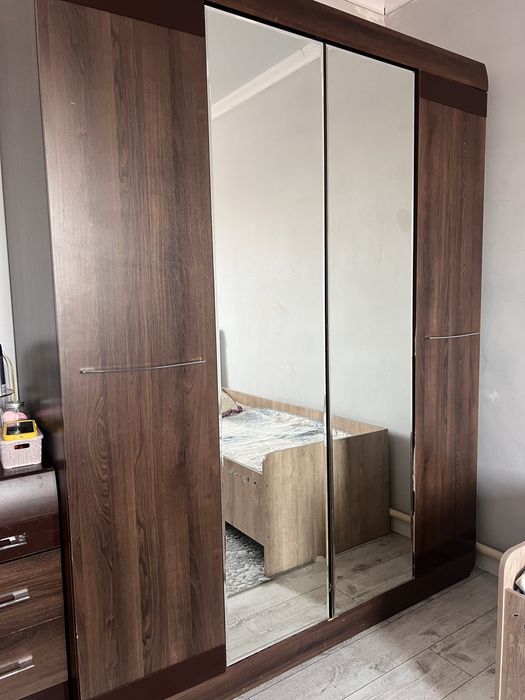 Продам спальный гарнитур