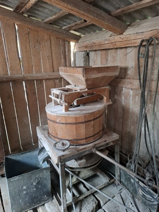 Moară cu pietre cu motor trifazat adaptat la monofazic ieftină