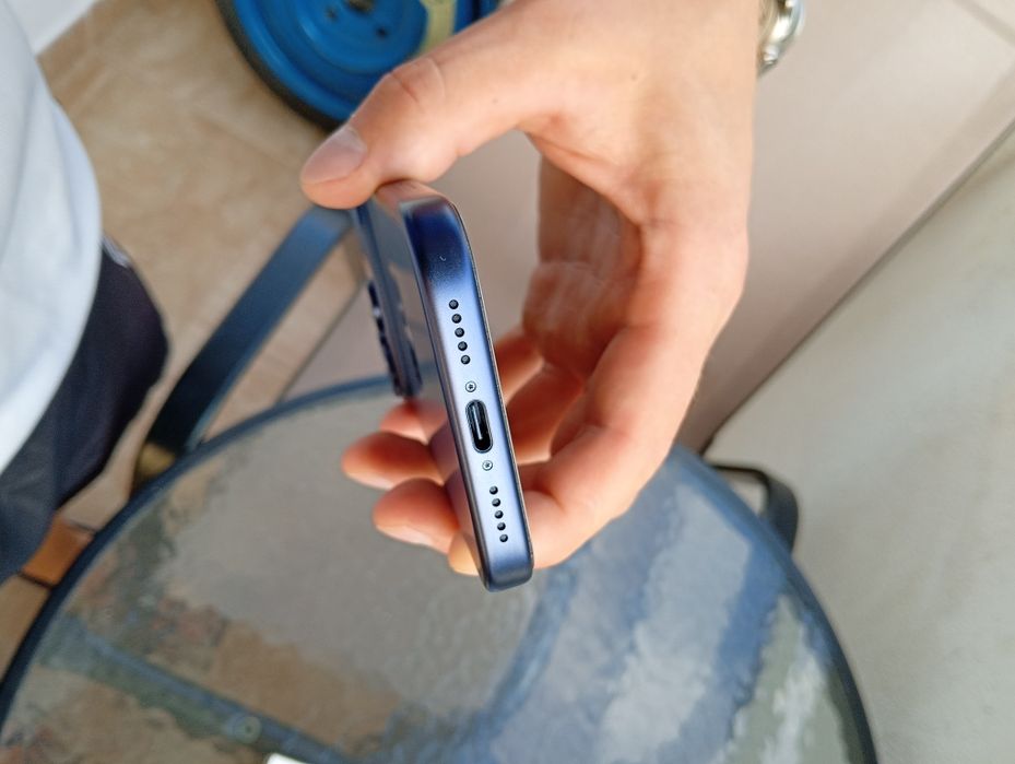 Iphone 17 pro blue