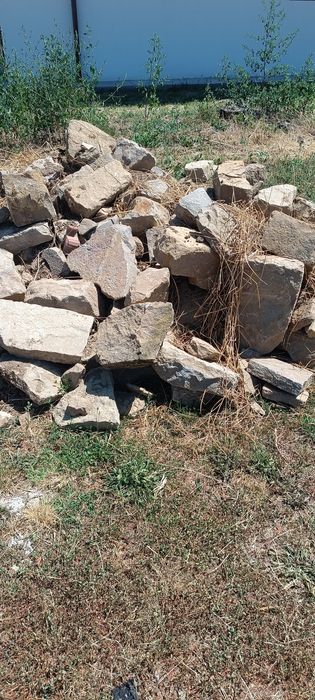 Дялан камък с лице