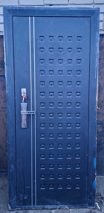 Дверь входная продается