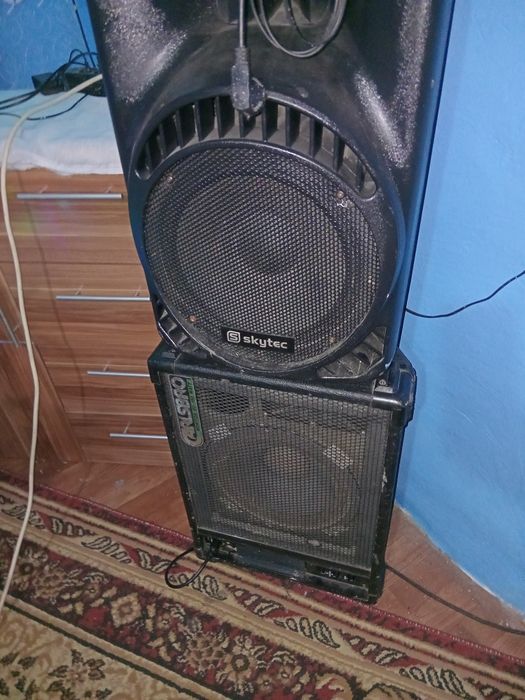 Vand sau schimb cu atv  boxe active amandoua  boxa merge foarte bn