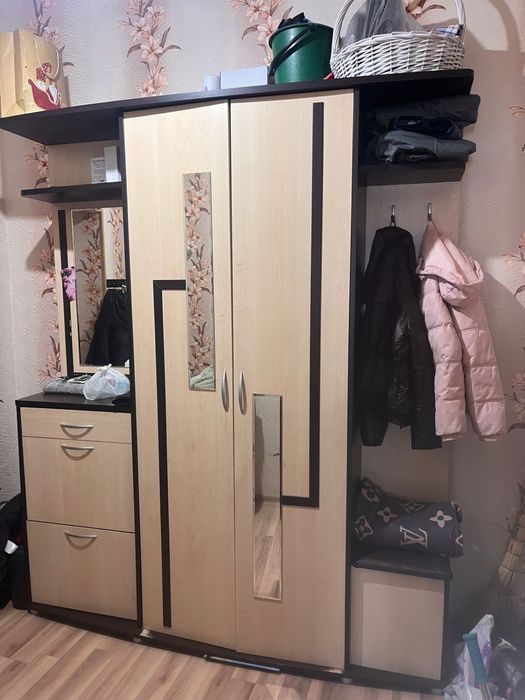 Продам шкаф для прихожей