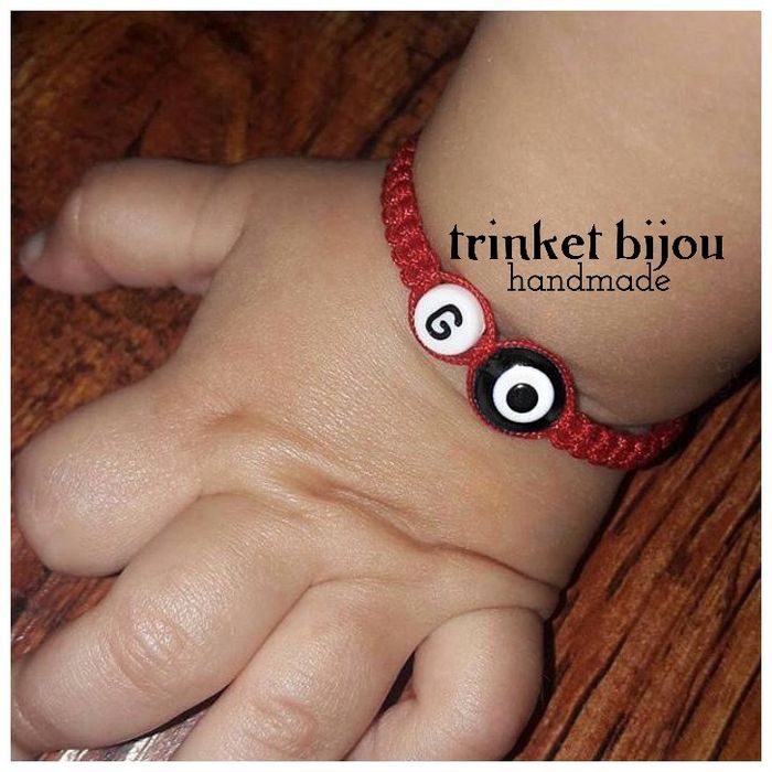 Детский для ребенка от сглаза с инициалом.