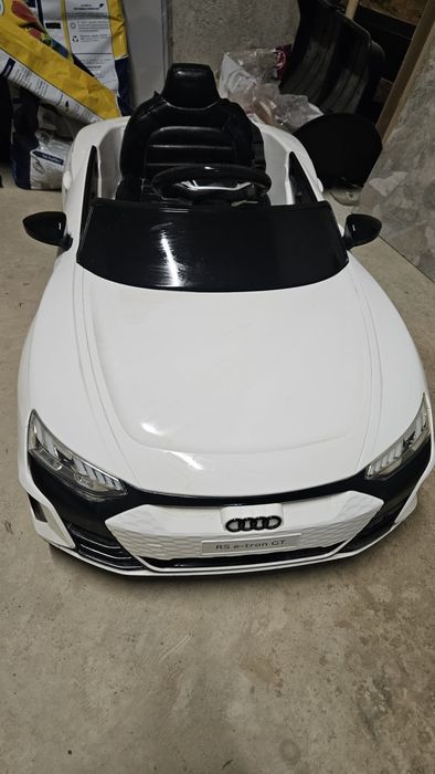 Детска акумулаторна кола Audi E-tron