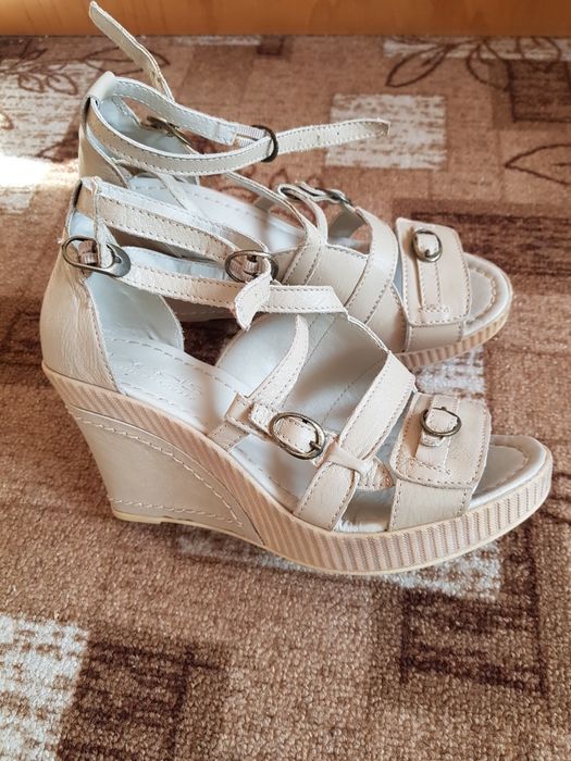 Дамски сандали  изключително удобни