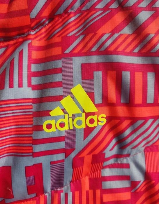 Ново дамско яке на Адидас