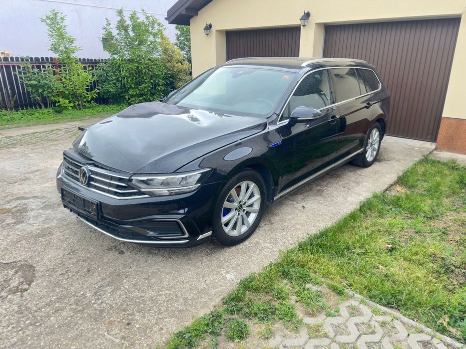 Volkswagen Passat GTE facelift 2021 - Plug-in Hibrid - Avariat