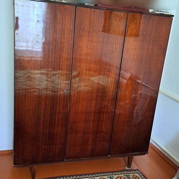 Шифонер полированый 3-х дверный