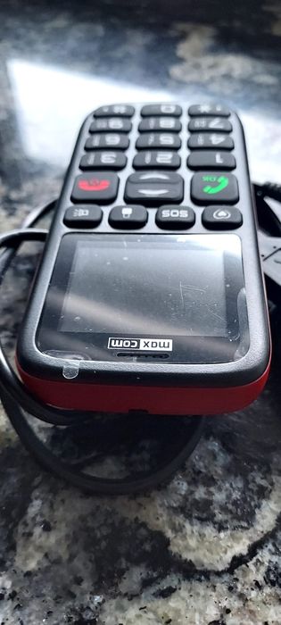 Telefon nou cu încărcător