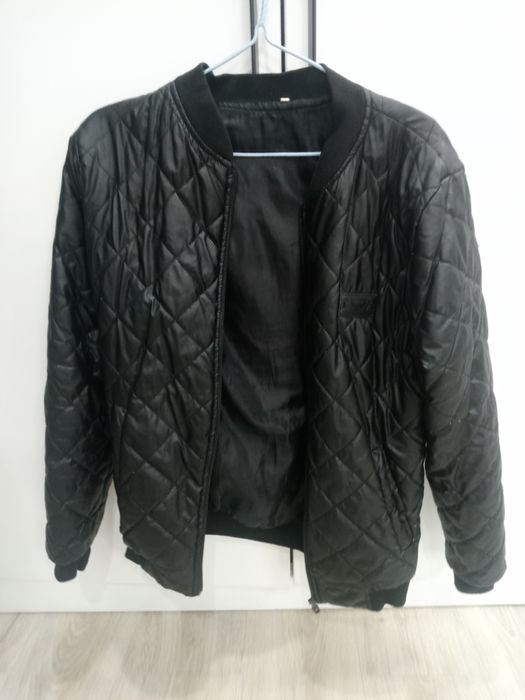 Продам куртку на весну осень