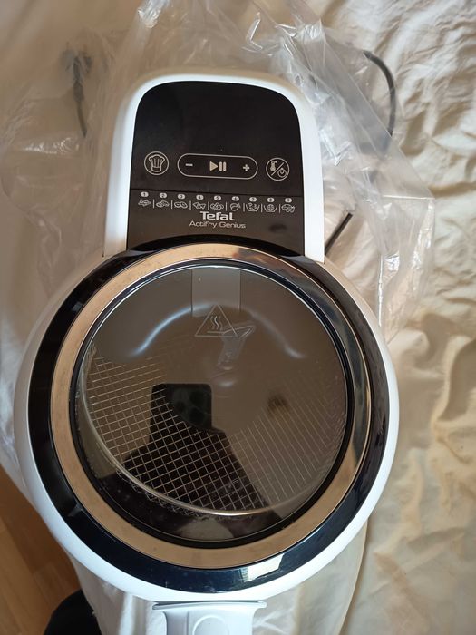 Продавам чисто нов Airfryer на тефал