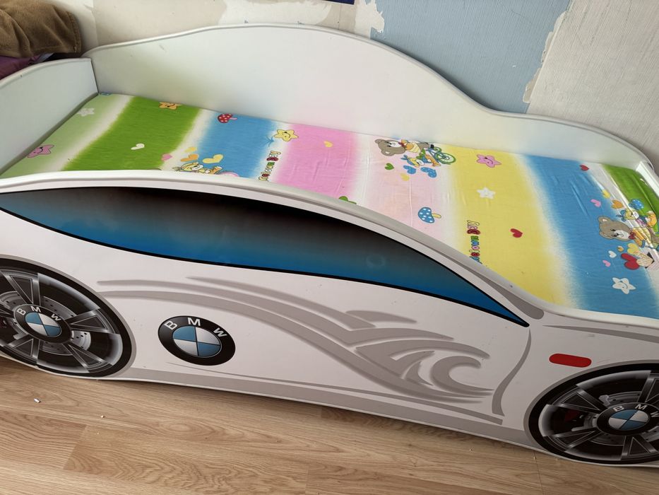 Продам бу кровать в виде машинки