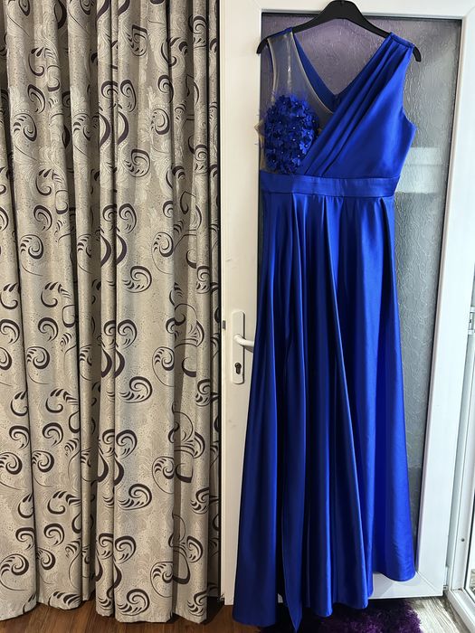 Rochie elegantă lungă cu despicătură , din taftă, mărimea 42, stare excelentă.