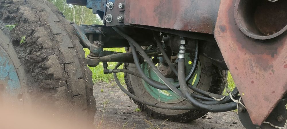 Продам трактор в комплекте сельхоз агригаты