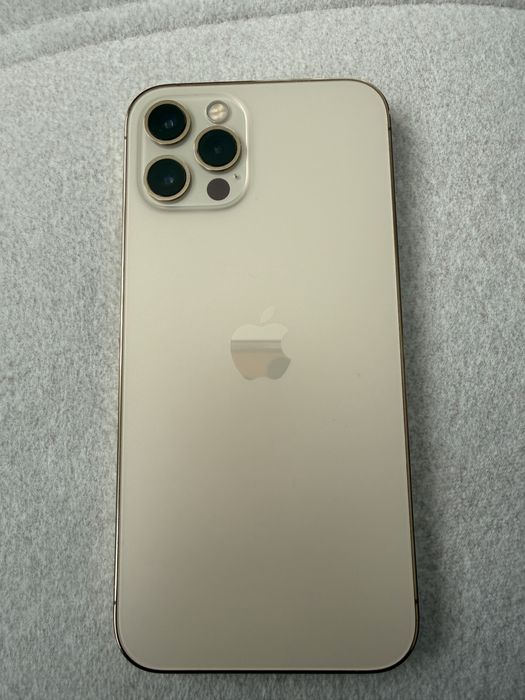 Iphone 12 pro в перфектно състояния. И Apple watch 7 GPS