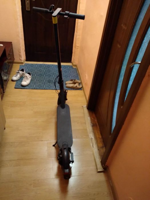 Vând trotineta electrica aproape noua