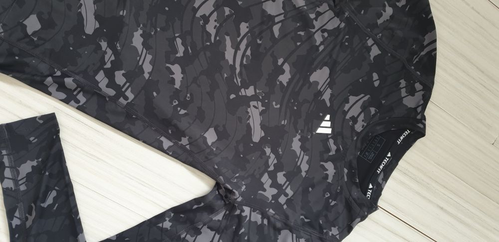 Adidas Techfit Camo Stretch  S НОВО! ОРИГИНАЛ! Мъжка Спортна Блуза !