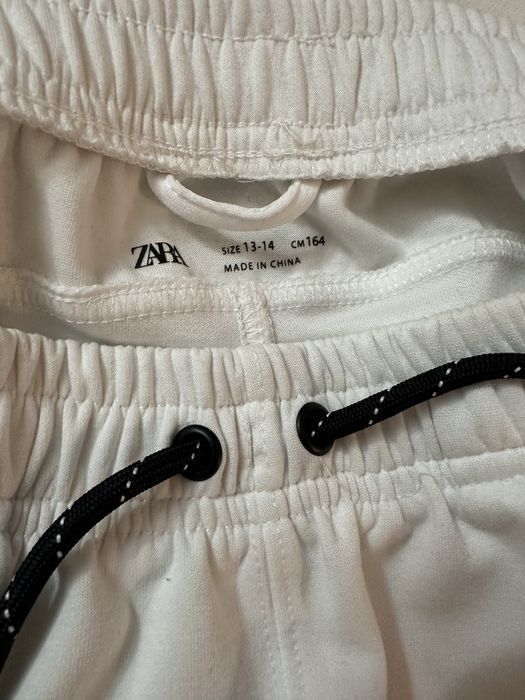 Бели панталони zara
