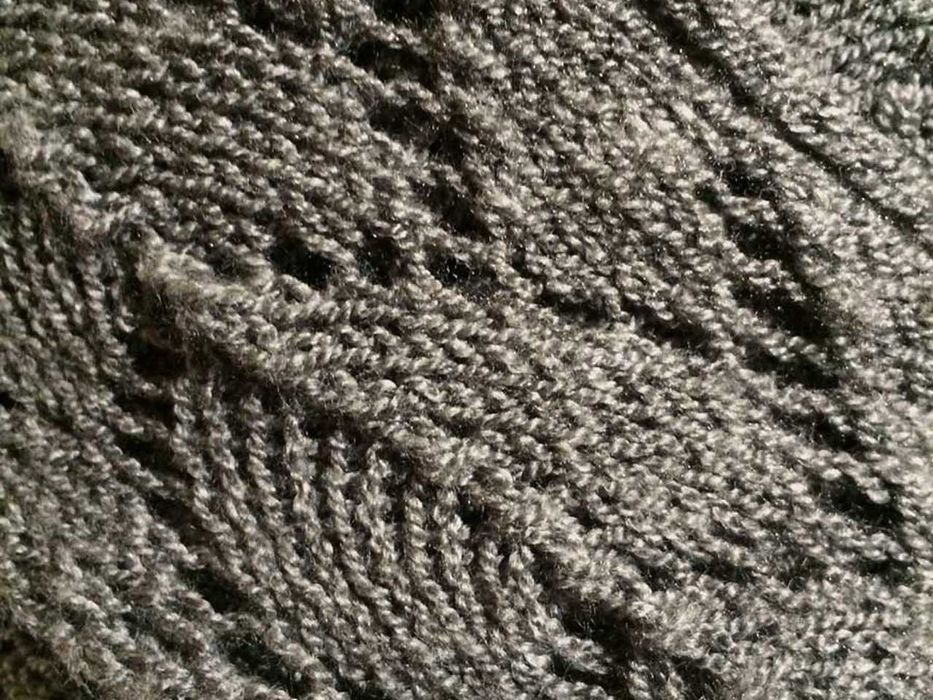 Вязаный пуловер ручной работы