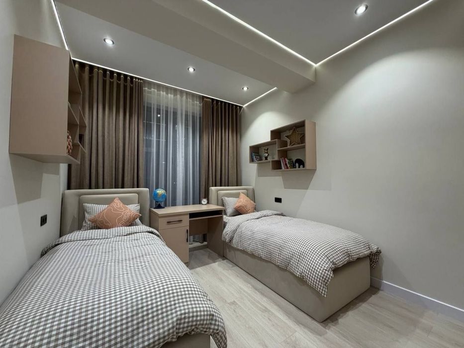 Ц-4 Шедевр Жк "Кипарис" 3/2/9 76кв.м евро ремонт с мебелью и техникой