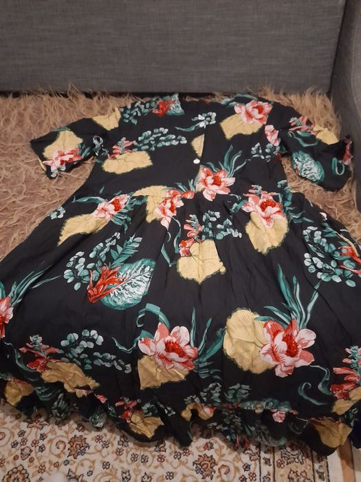 Летнее платье с цветочом рисунком