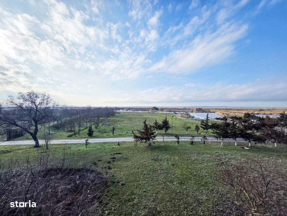 Oportunitate Unica! Teren de 35 Ha la 10E/mp cu Lacuri Medicinale si A