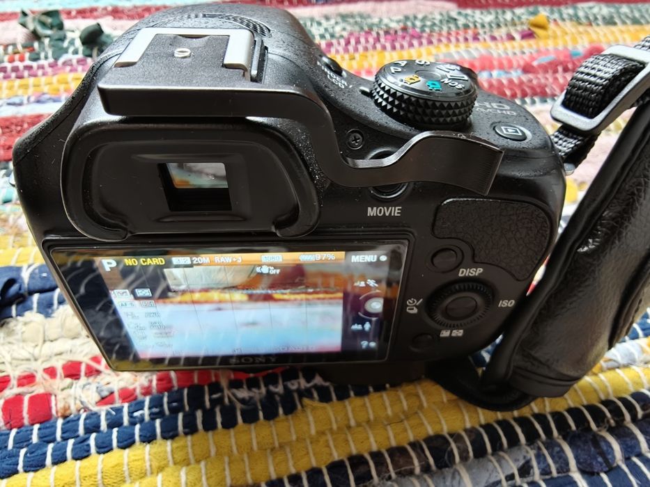 Безогледален Sony A3000 (20.1 MP) + Sigma  30mm F2.8