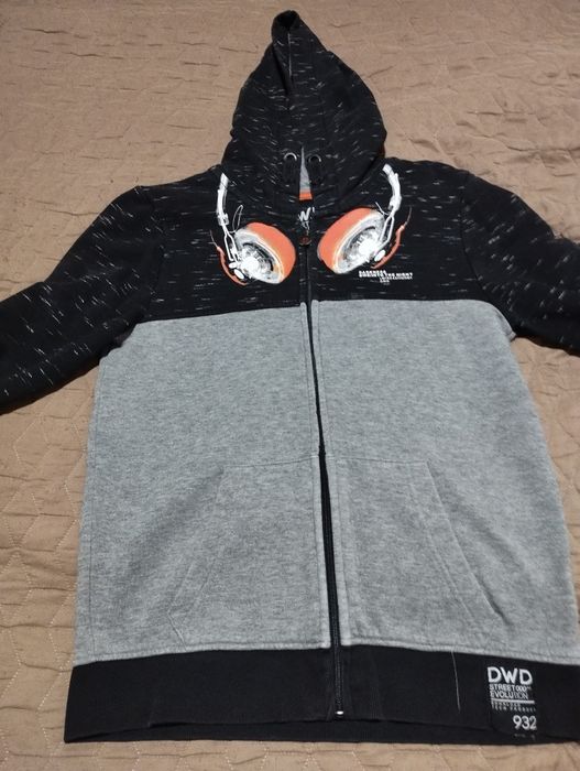 Три броя  детски суичъри